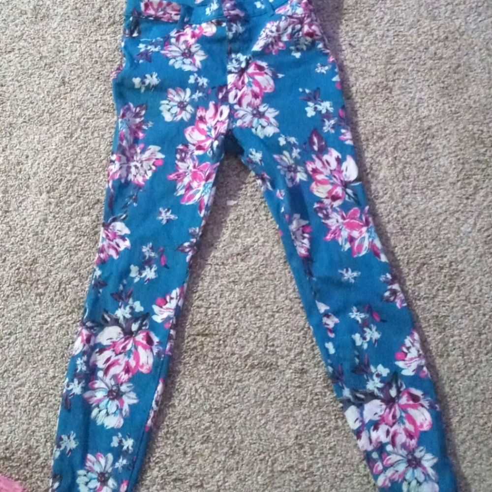 Floral print skinny jeans( jeggings type style)